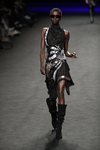 Vestido de pedrería de la colección otoño/invierno 2019 de Custo Barcelona