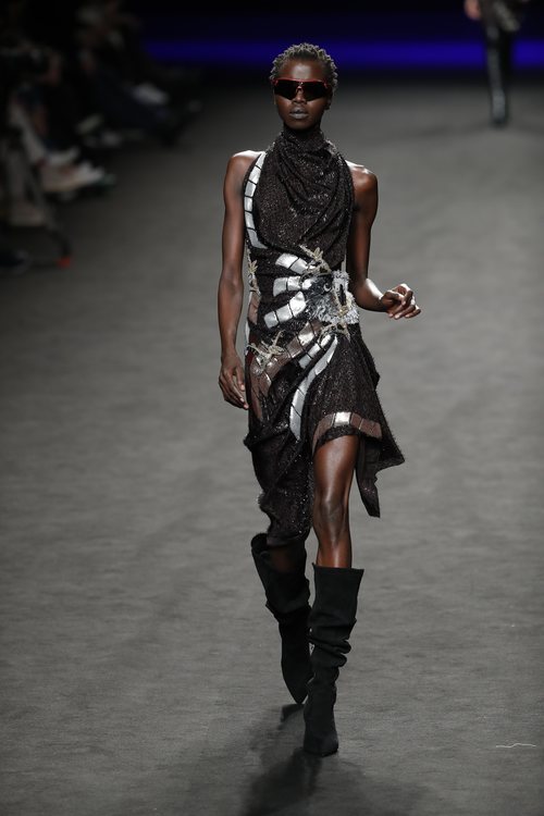 Vestido de pedrería de la colección otoño/invierno 2019 de Custo Barcelona