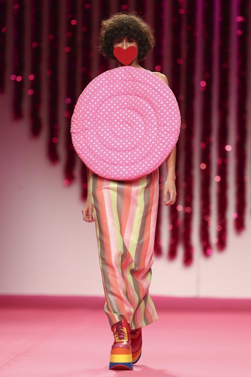 Top en forma de espiral de la colección otoño/invierno 2019-2020 de Ágatha Ruiz de la Prada