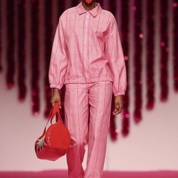 Look monocromo en dos piezas de la colección otoño/invierno 2019-2020 de Ágatha Ruiz de la Prada