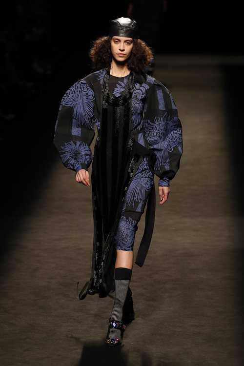 Vestido estampado de la colección otoño/invierno 2019/2020 de Juan Vidal