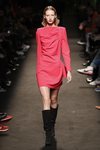 Modelo vestido corto de la colección otoño/invierno 2019/2020 de Jorge Vázquez