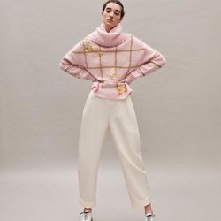 Jersey rosa cuello alto colección Pre-Fall 2019 de Delpozo