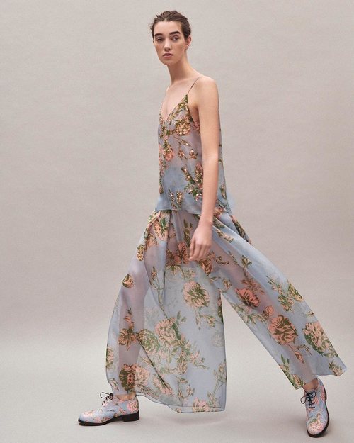 Camisa y falda de flores colección Pre-Fall 2019 de Delpozo