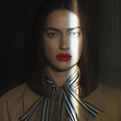 Imagen de la campaña primavera 2019 de Burberry con Irina Shayk