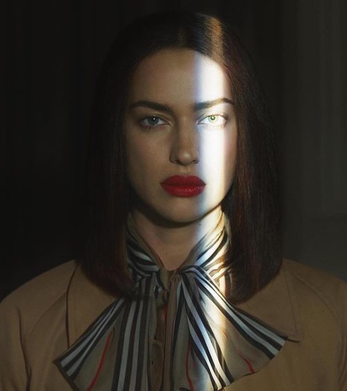 Imagen de la campaña primavera 2019 de Burberry con Irina Shayk