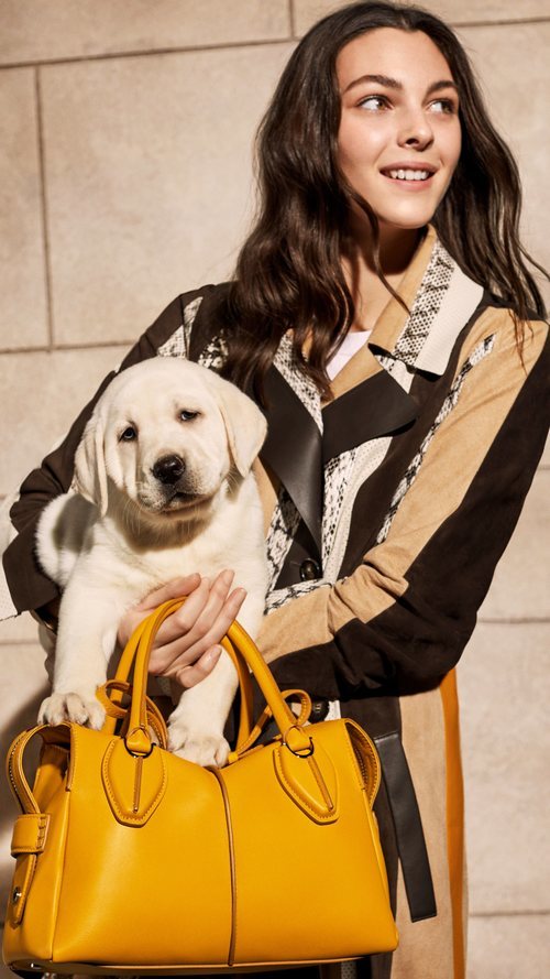 Campaña primavera-verano 2019 Tod´s con Vittoria Ceretti y un perro
