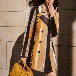 Campaña primavera-verano 2019 Tod´s con Vittoria Ceretti vistiendo chaqueta piel