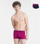 Modelo luciendo un calzoncillo rojo de Calvin Klein para San Valentín 2019