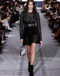 Kaia Gerber de negro en el desfile de Longchamp en la semana de la moda de Nueva York 2019