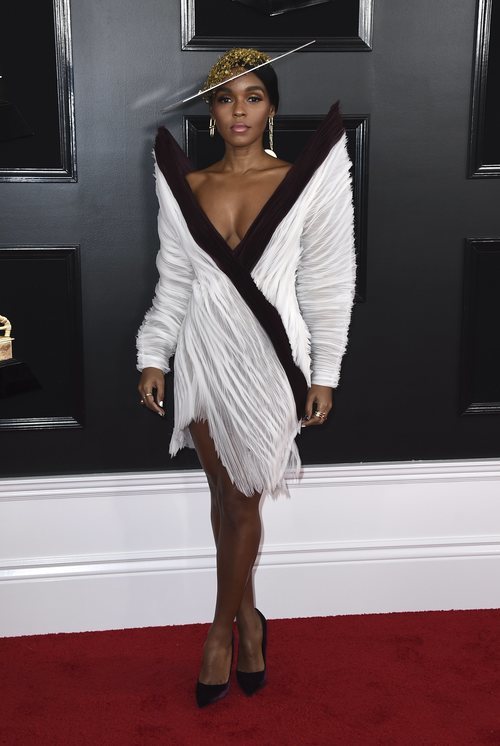 Janelle Mónae con un raro sombrero en los Grammy 2019
