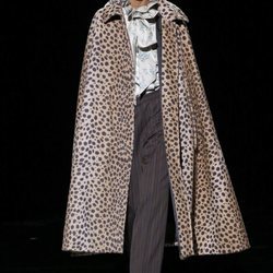 Modelo con un abrigo de la temporada de otoño 2019 de Marc Jacobs en la Semana de la Moda de Nueva York