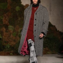Abrigo oversize de la colección otoño/invierno 2019 de Alexa Chung