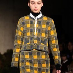 Traje de falda de la colección otoño/invierno 2019 de Alexa Chung
