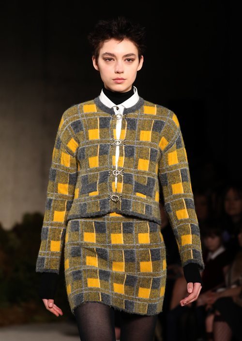 Traje de falda de la colección otoño/invierno 2019 de Alexa Chung