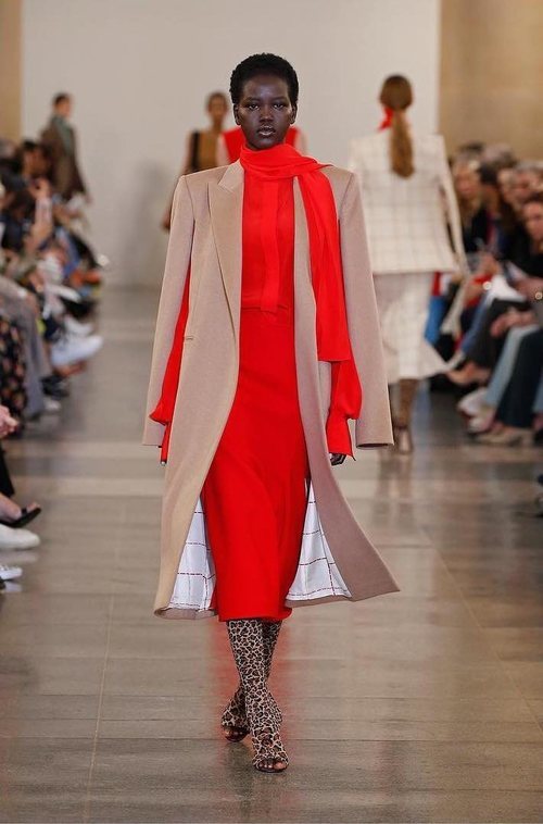 Capa de la colección otoño/invierno 2019 de Victoria Beckham