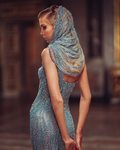 Vestido con pañuelo azul de lentejuelasde la colección primavera/verano 2019 de 'Atelier Versace'