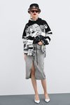 Sudadera oversize negra de Ana Müshell para la colección 'Women in Art' de Zara TRF 2019