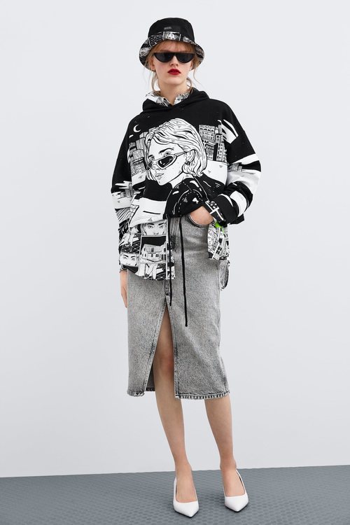Sudadera oversize negra de Ana Müshell para la colección 'Women in Art' de Zara TRF 2019