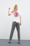 Camiseta blanca inspirada en Queens de la colección 'Women in Art' de Zara TRF 2019