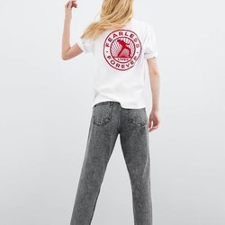 Camiseta blanca inspirada en Queens de la colección 'Women in Art' de Zara TRF 2019