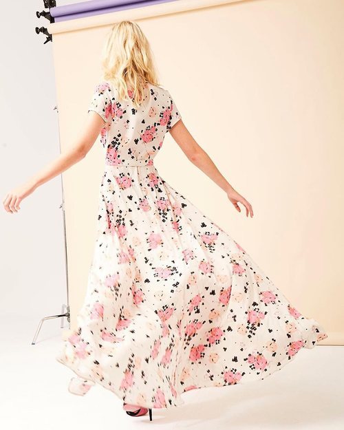 Vestido con estampado floral de la colección de Dolores Promesas colección primavera 2019