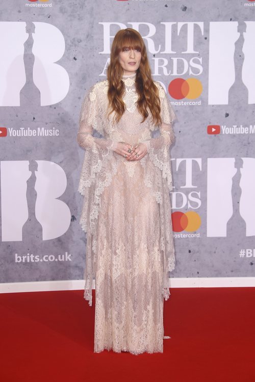 Florence Welch con un vestido de encaje en los Brit Awards 2019