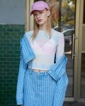 Modelo con un conjunto tejano de la colección primavera/verano 2019 de Primark