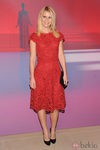 Claire Danes con vestido de encaje rojo