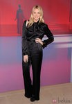 Stephanie Pratt con pantalón y blusa de raso negro