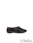 Zapato negro glitter de Zara