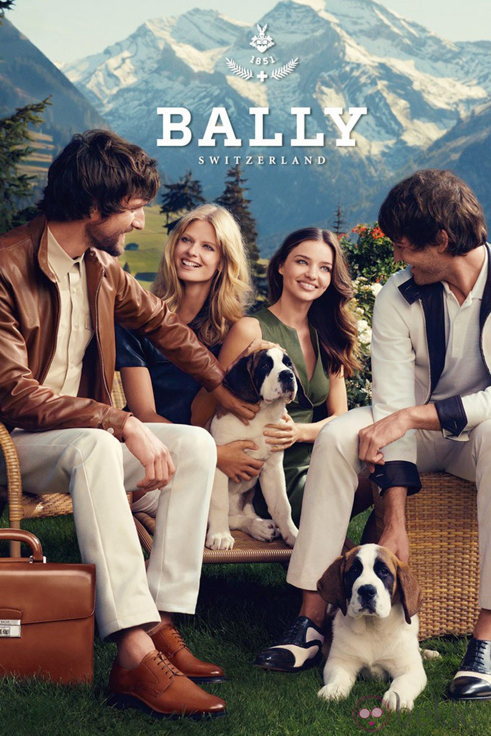Miranda Kerr junto a otros modelos posan para la firma Bally