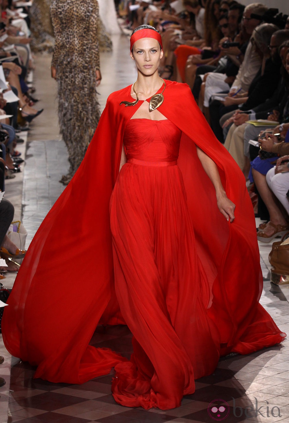 Diseño rojo Alta Costura, de Giambattista Valli