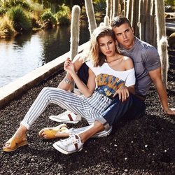 Jessica Goicochea y River Viiperi posando para la nueva campaña de Refresh 2019