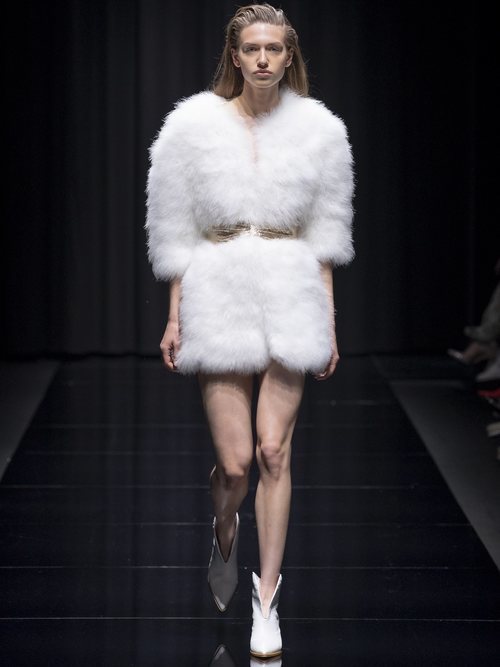 Abrigo de pelo en color blanco de la colección 'Gold Label' de Liu Jo