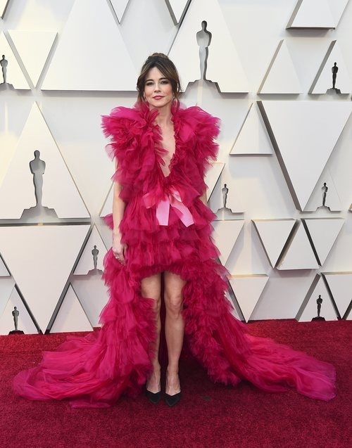 Linda Cardellini con un vestido de tull rosa en la alfombra roja de los Premios Oscar 2019