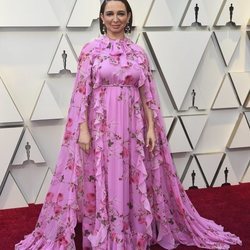 Maya Rudolph con un dos piezas de estampado floral en la alfombra roja de los Premios Oscar 2019