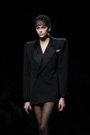 Kaia Gerber desfilando para Saint Laurent en la colección fall/winter 2019/2020