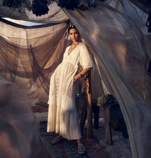 Vestido bordado de la colección primavera/verano 2019 de Zara