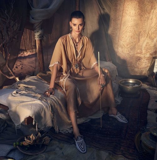 Túnica ocre de la colección primavera/verano 2019 de Zara