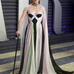 Selma Blair con un vestido largo multicolor