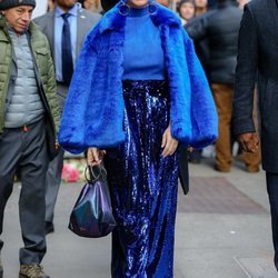 Katy Perry vestida entera de azul