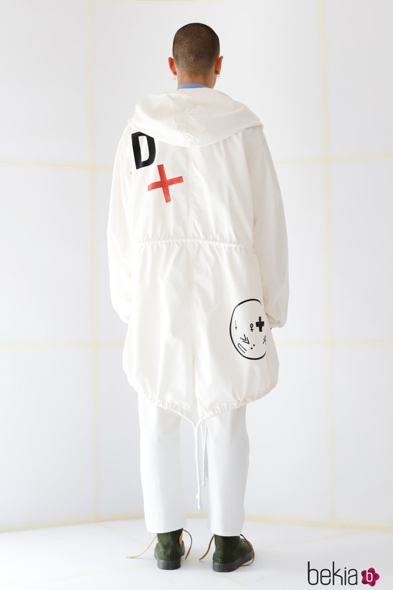 Look 'total white' de la nueva colección de otoño/invierno 2019 de la firma Davidelfín