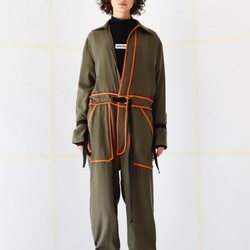 Modelo luciendo un mono de la nueva colección de otoño/invierno 2019 de la firma Davidelfín