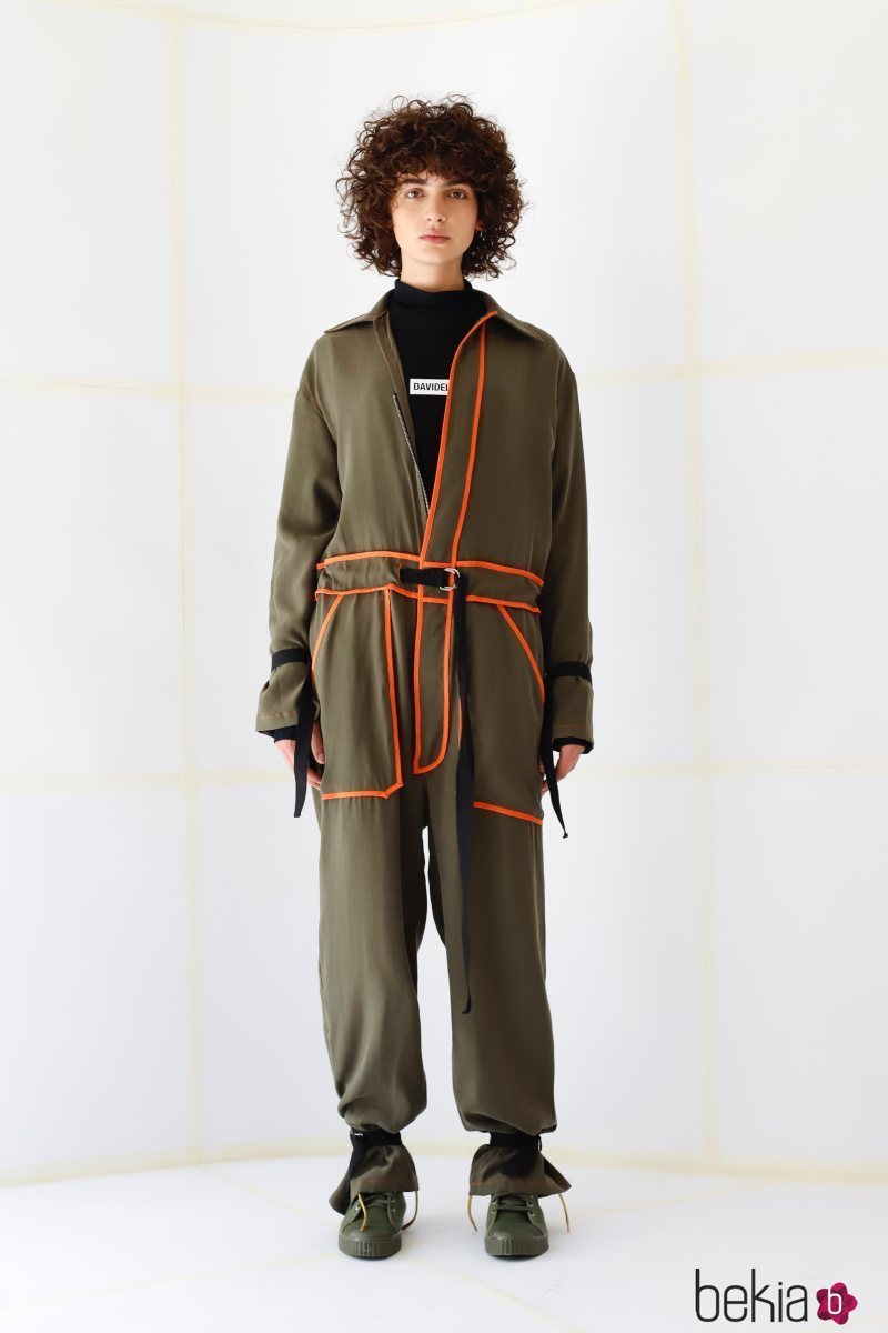 Modelo luciendo un mono de la nueva colección de otoño/invierno 2019 de la firma Davidelfín