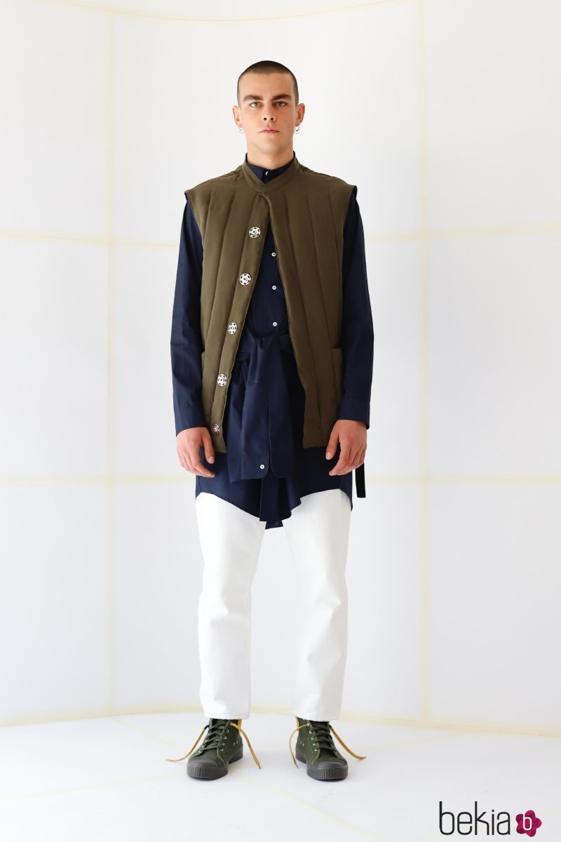 Modelo luciendo un chaleco verde de la nueva colección de otoño/invierno 2019 de la firma Davidelfín