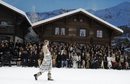 Modelo con una falda de Chanel en el desfile de la coleción otoño/invierno 2019/2020