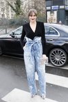 Shailene Woodley con un look muy básico