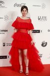 Nadia de Santiago con un vestido rojo
