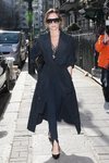 Victoria Beckham con un total black en Londres